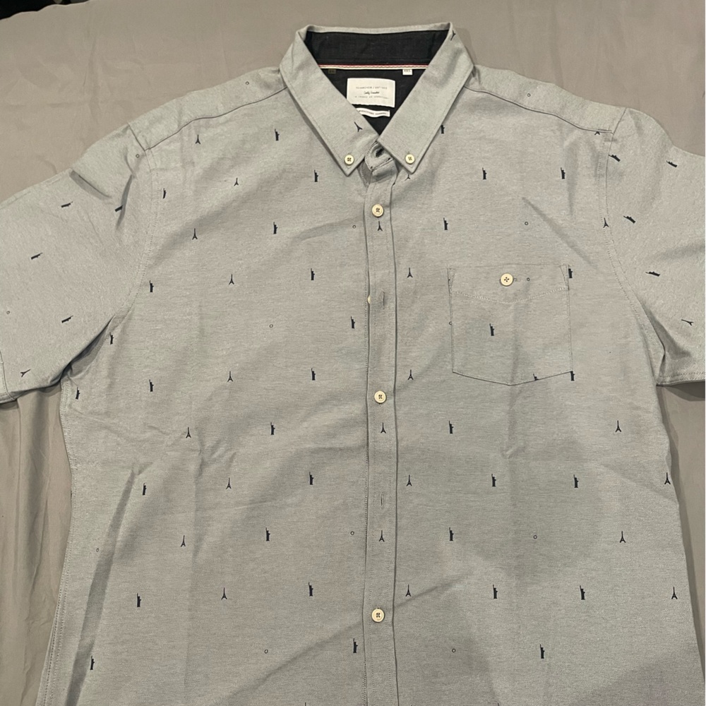 7 Diamonds Blue and Gray Casual Button Down Shirt (never worn)